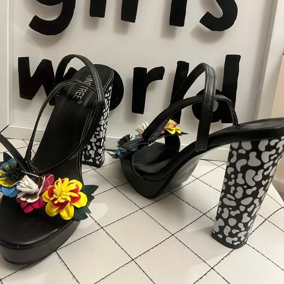 Flower Heels - Picture 3 of 6